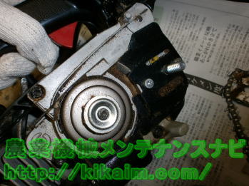 掃除したオイル噴出口