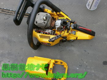 チェンソーのエンジン