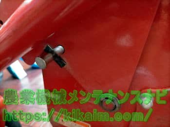 フロントカバーを上げる