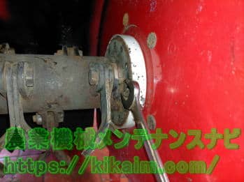 回転ドラム端のナイフの取外し