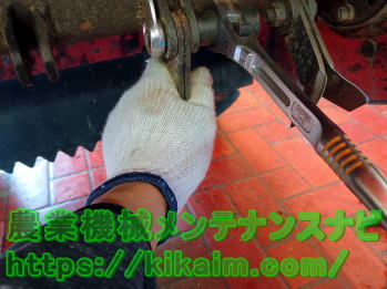 フリーナイフとボルトの固着を剥がす1