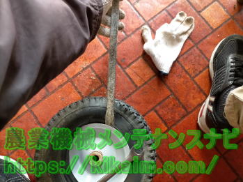 リムとタイヤに差し込む状態