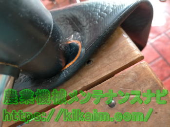 ゴムシールの圧着