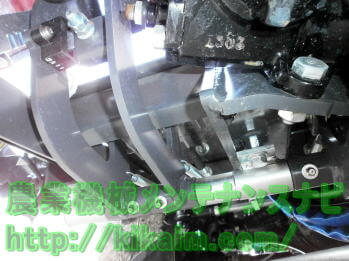 ブレーキペダル、クラッチペダルの軸