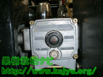 動力噴霧器ポンプのオイル交換