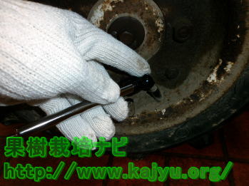 タイヤの空気圧点検・補充