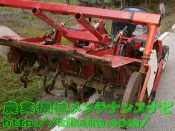 爪交換を行うヤンマートラクター