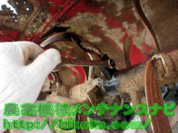 ナットを緩める１