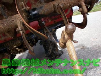 ナットを緩める２